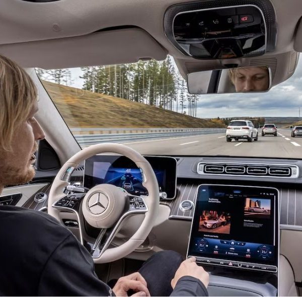 Países Bajos aprueba la conducción autónoma de Tesla bajo supervisión del conductor