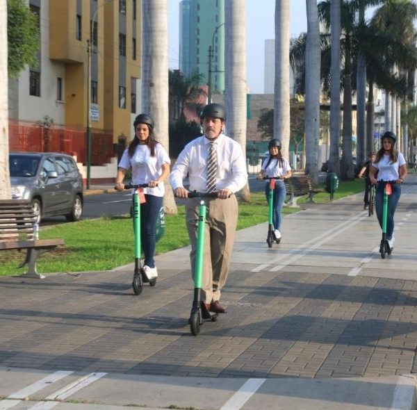Congreso impulsa placas obligatorias para scooters, triciclos y cuadriciclos eléctricos