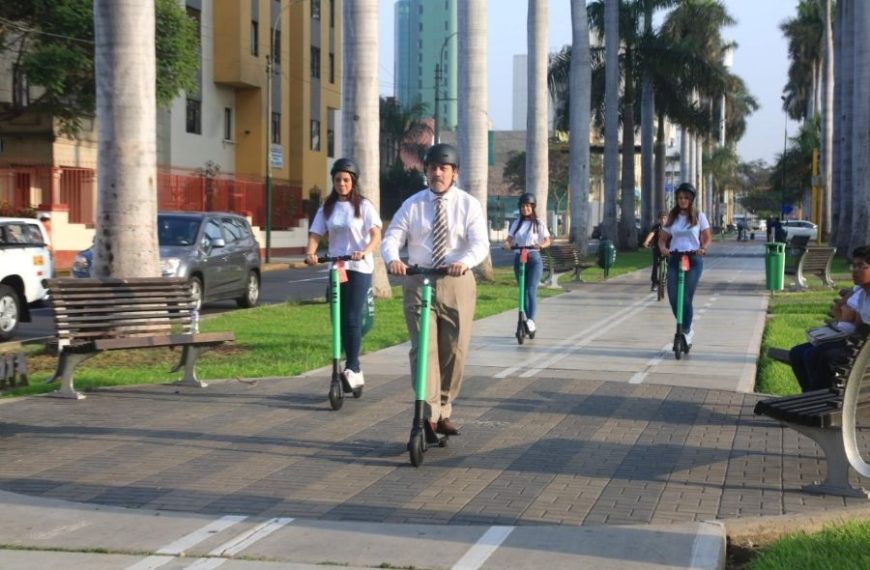 Congreso impulsa placas obligatorias para scooters, triciclos y cuadriciclos eléctricos
