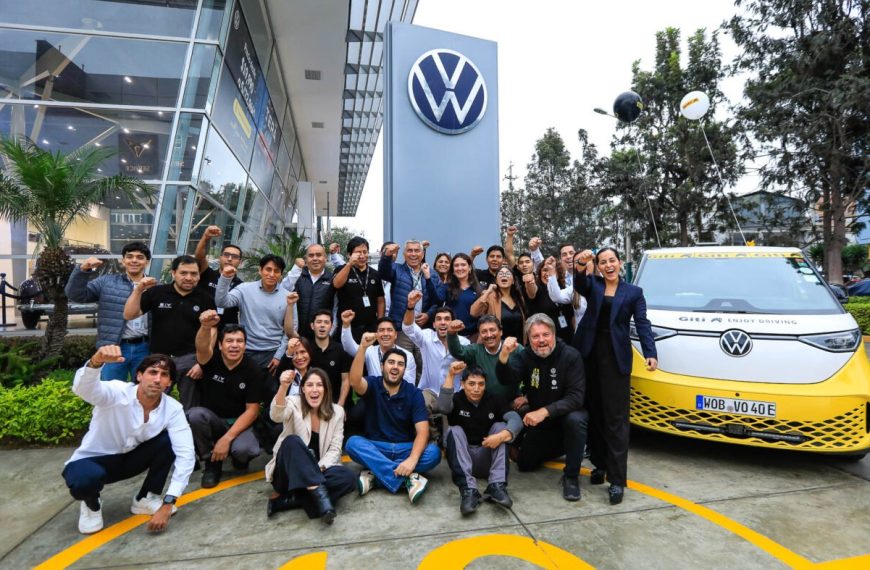 El legendario Bus de Volkswagen cumple 75 años y la travesía que lo celebra hizo escala en Lima