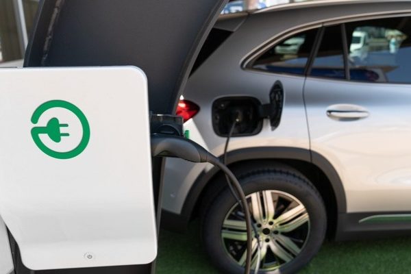 Ventas de electrificados se disparan más de 86%, pero aún faltan incentivos para acelerar su adopción