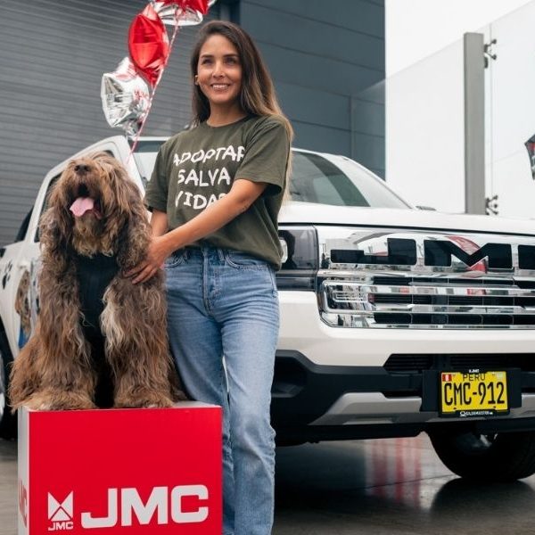 JMC fortalece su compromiso social y entrega una Grand Vigus a su embajadora de marca Tifa Grados para impulsar el rescate animal