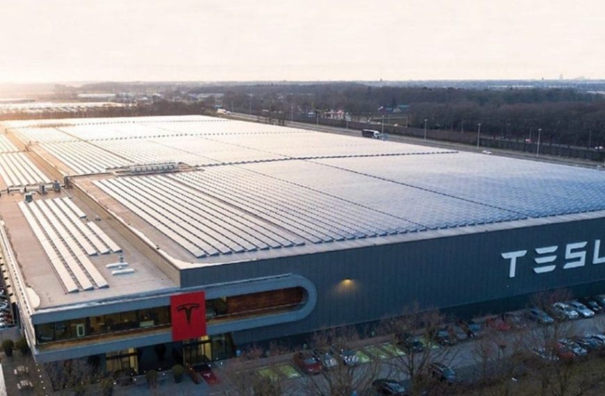 Elon Musk acelera la producción: Tesla fabricará 7.500 autos eléctricos por semana en Europa