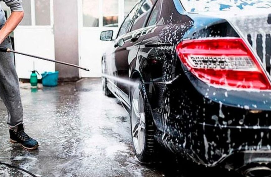 Los errores más comunes al lavar el auto que pueden dañar la pintura y cómo evitarlos