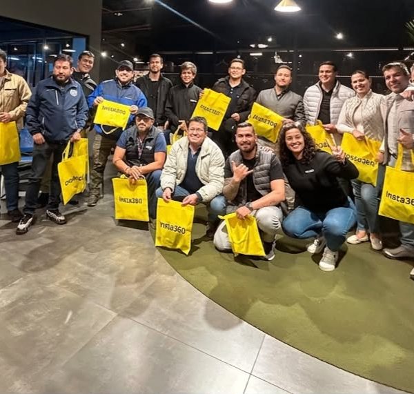 BMW Motorrad e Insta360 realizan Taller de Creación de Contenido Entre Riders en Arequipa