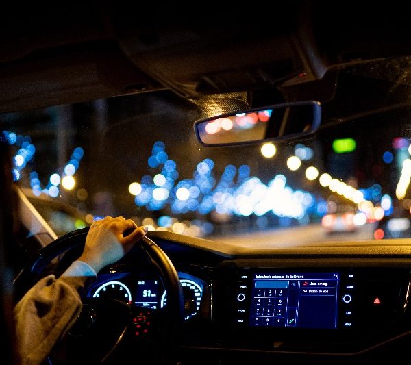 Conducción nocturna: 5 consejos para reducir riesgos al volante