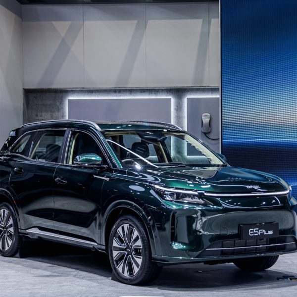 DFSK celebra 20 años en el Perú y sortea una E5 Plus, SUV híbrida enchufable, entre sus clientes